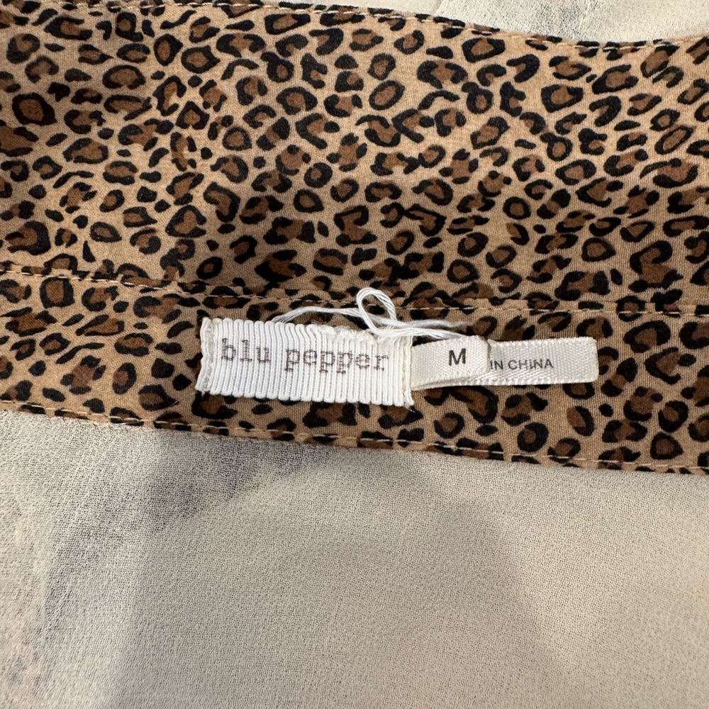 Blu Pepper Cheetah Button Down Medium - image 2